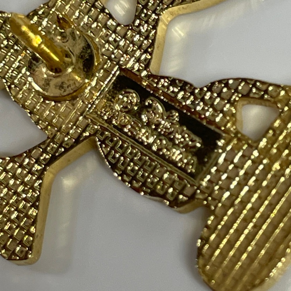 Disney Mickey Mouse Enamel Pin Unisex Gold Tone Classic Pose Collectible - Picture 4 of 7